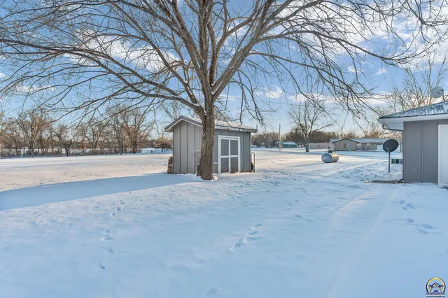 $230,000 | 22502 Sunset Drive, Vassar, KS 66543