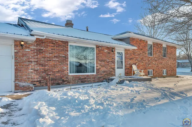 $230,000 | 22502 Sunset Drive, Vassar, KS 66543