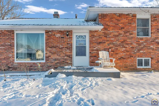 $230,000 | 22502 Sunset Drive, Vassar, KS 66543