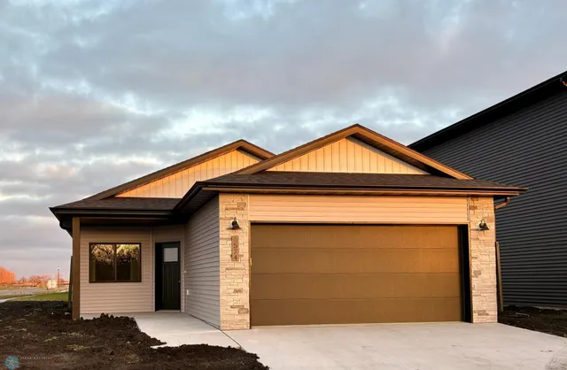 $2,300 | 6751 66th Avenue South, Horace, ND 58047