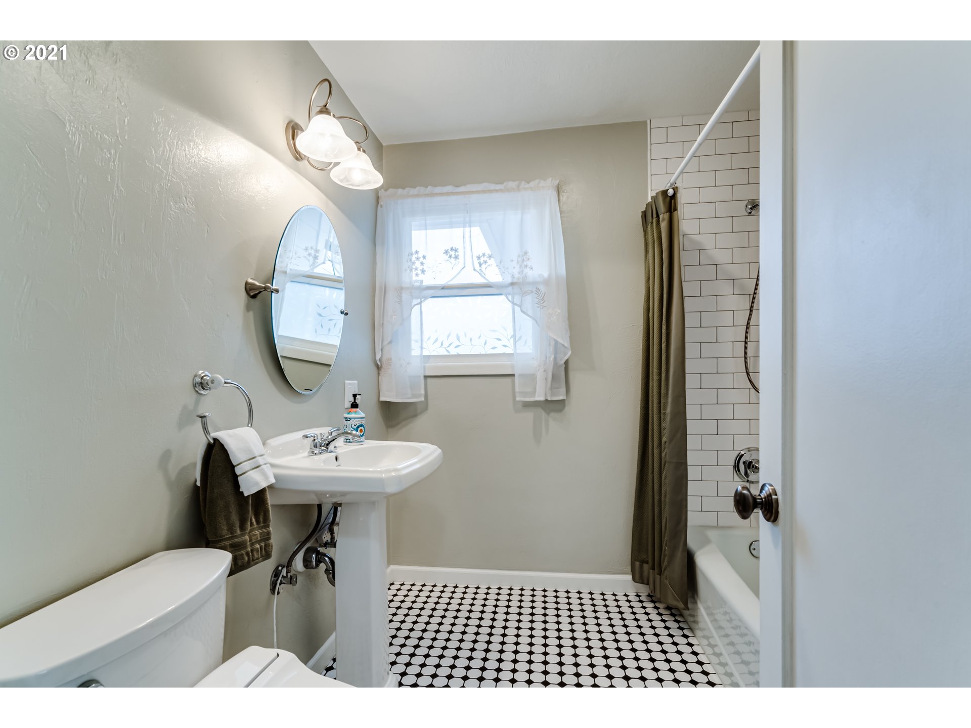 1438 I Street Springfield, OR 97477 - Photo 13 of 32 a bathroom with a sink a toilet and a mirror