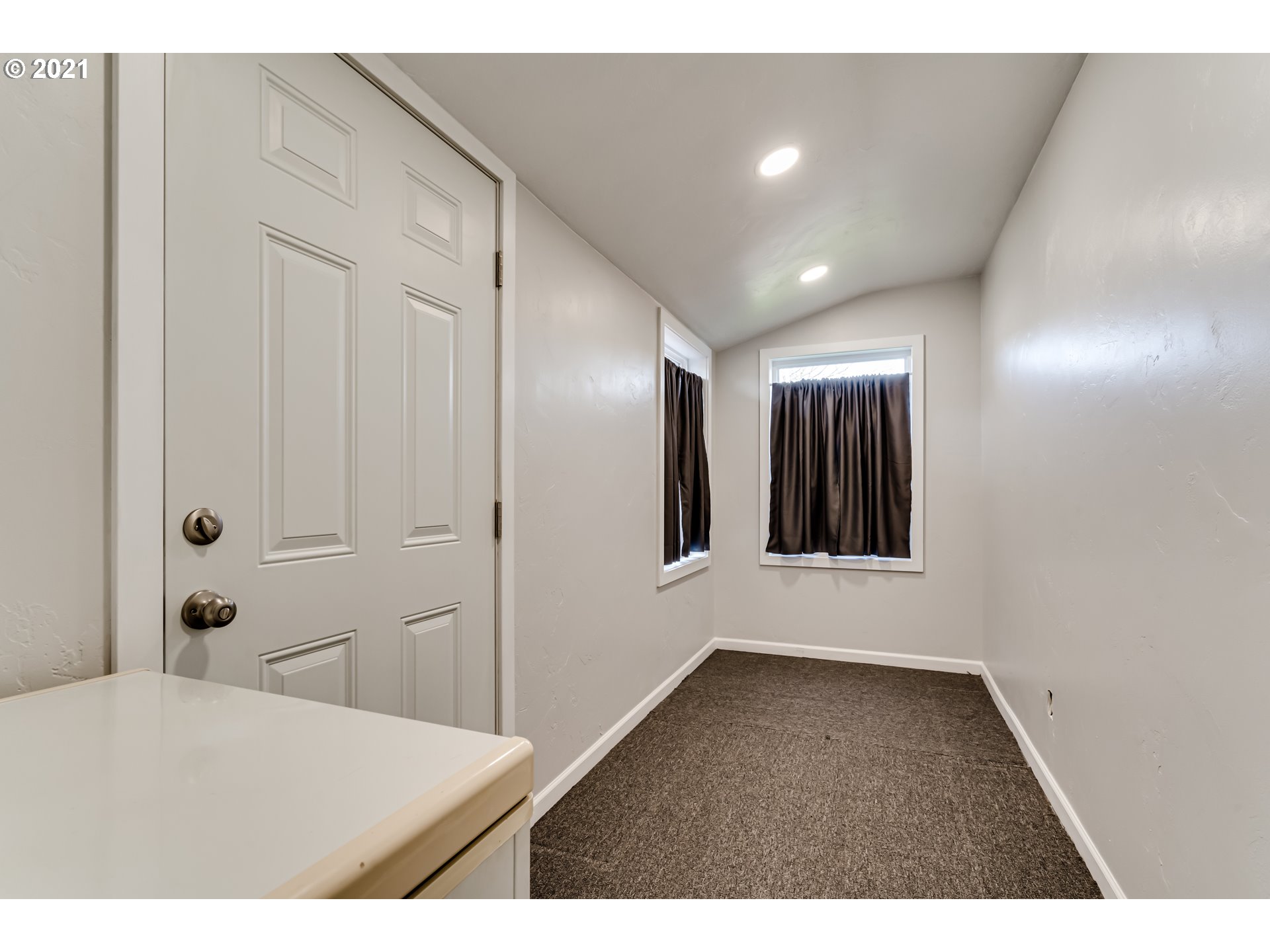 1438 I Street Springfield, OR 97477 - Photo 14 of 32 a bathroom with a sink and a mirror