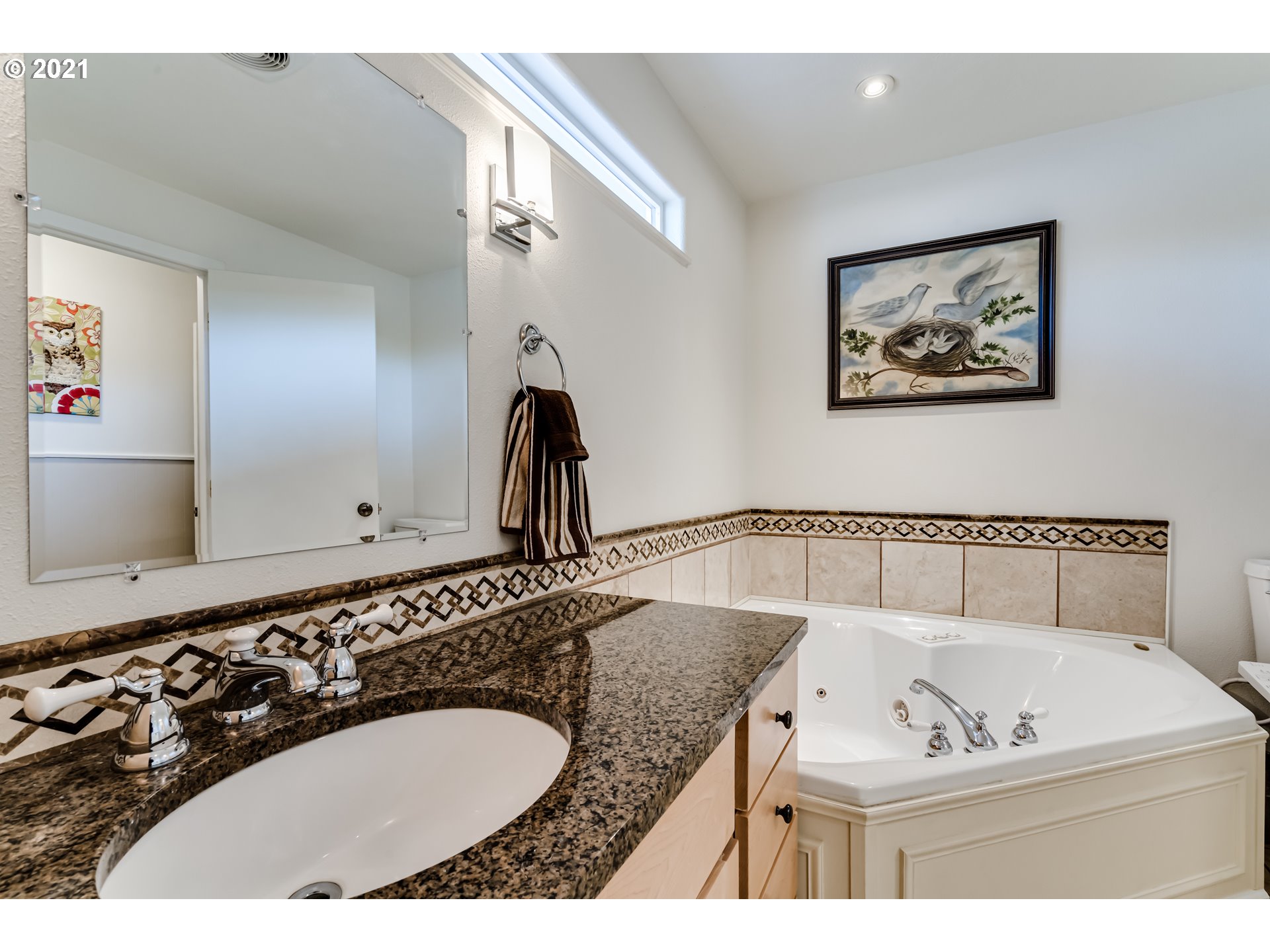 1438 I Street Springfield, OR 97477 - Photo 18 of 32 a bathroom with a sink a mirror and a bathtub