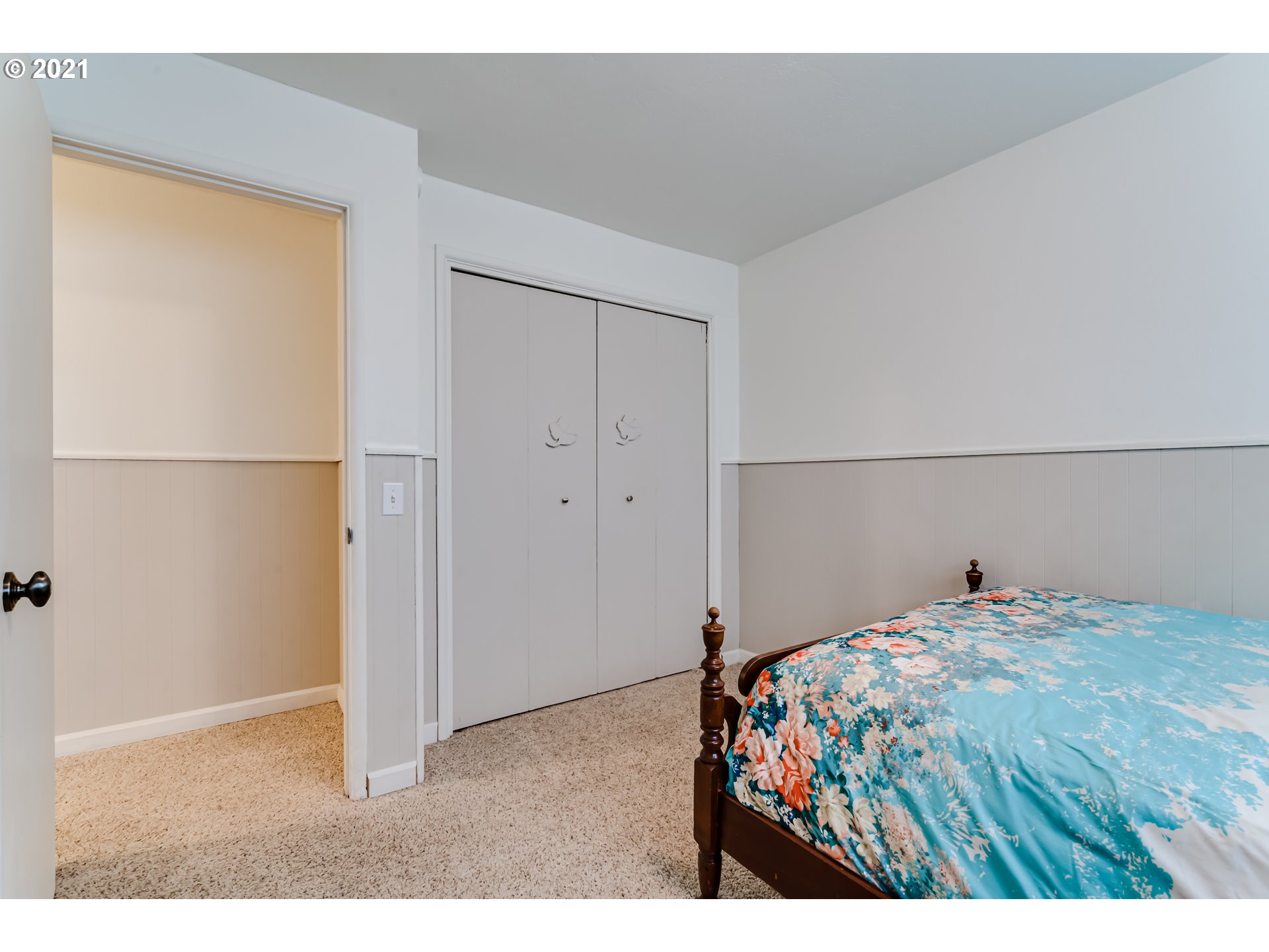 1438 I Street Springfield, OR 97477 - Photo 24 of 32 a bedroom with a bed and a cabinet