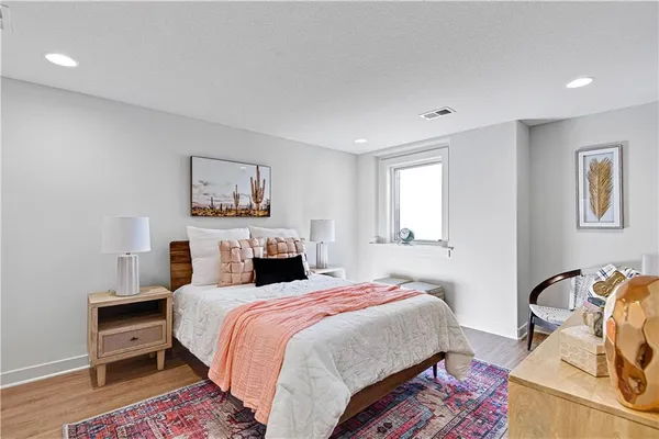$784,600 | 25047 West 98th Place, Lenexa, KS 66227