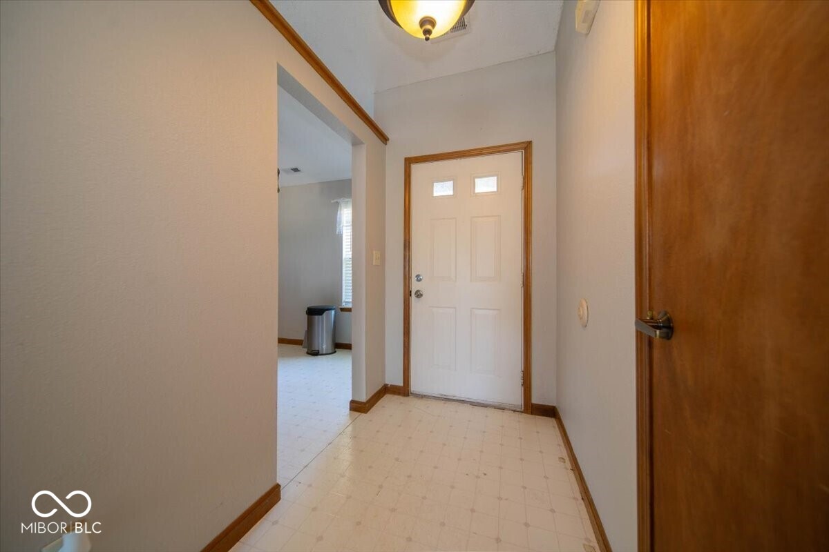 725 Lake Shore Road Franklin, IN 46131 - Photo 5 of 25