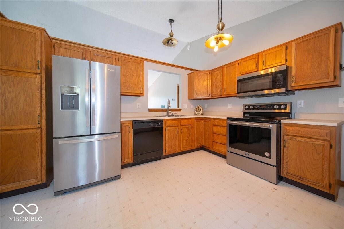 725 Lake Shore Road Franklin, IN 46131 - Photo 6 of 25