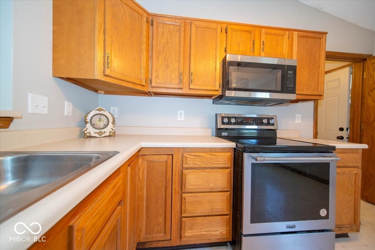 725 Lake Shore Road Franklin, IN 46131 - Photo 8 of 25