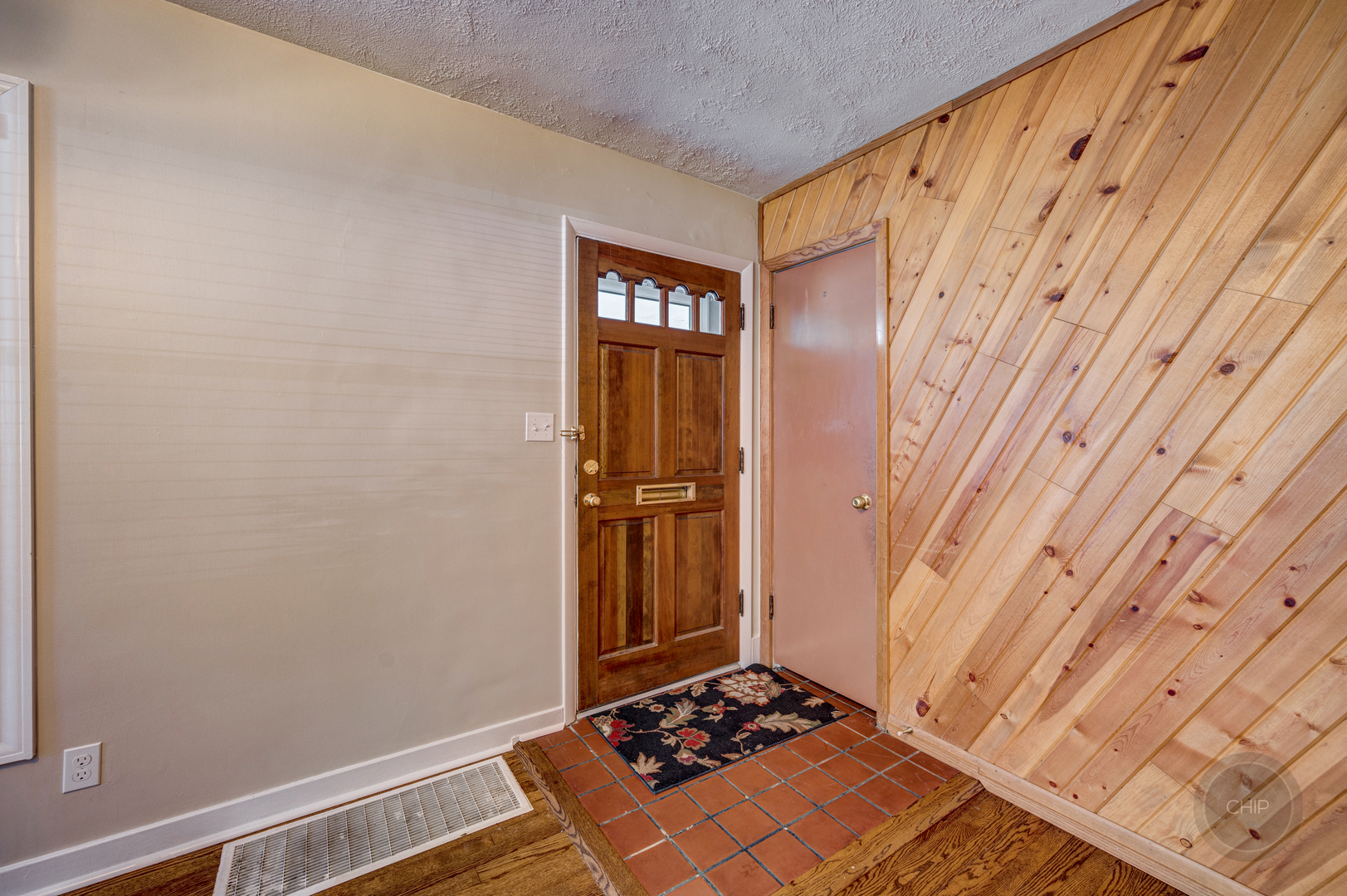 843 Pick Street Wheaton, IL 60187 - Photo 2 of 33 a view of an empty room