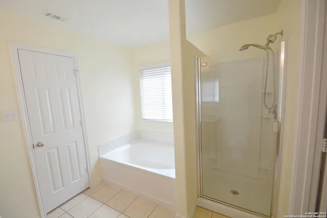 $1,950 | 3806 Flyer Vista, San Antonio, TX 78261