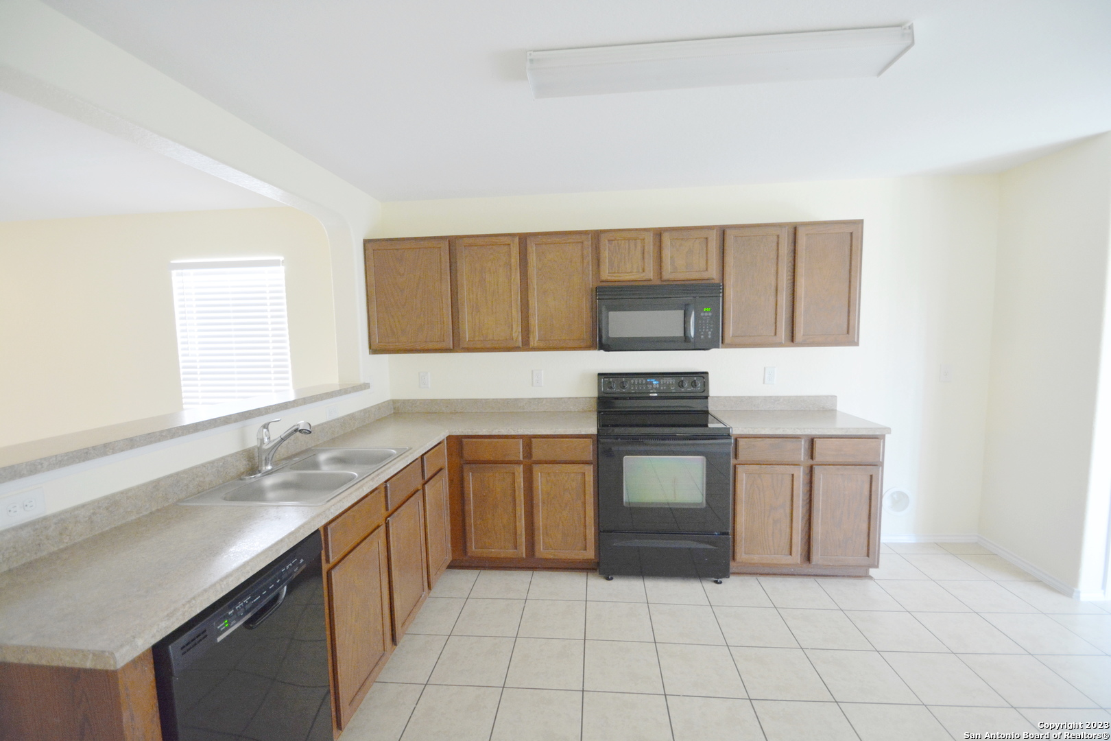 3806 Flyer Vista San Antonio, TX 78261 - Photo 6 of 17
