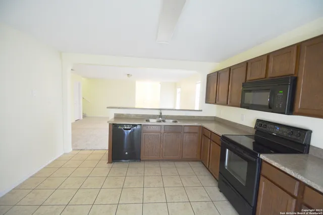 $1,950 | 3806 Flyer Vista, San Antonio, TX 78261