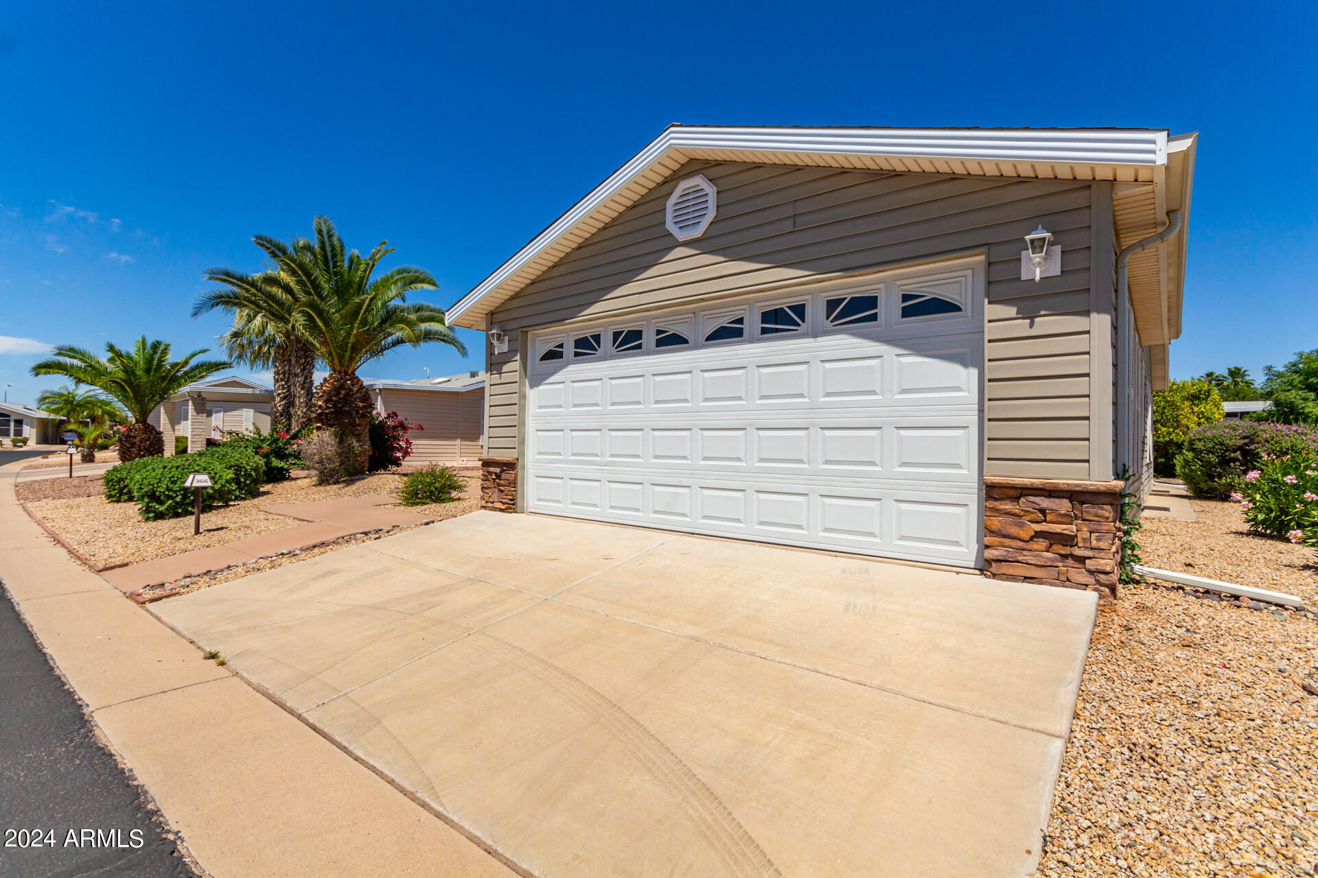 2550 South Ellsworth Road, Unit 366 Mesa, AZ 85209 - Photo 3 of 27 a front view of a house with a yard