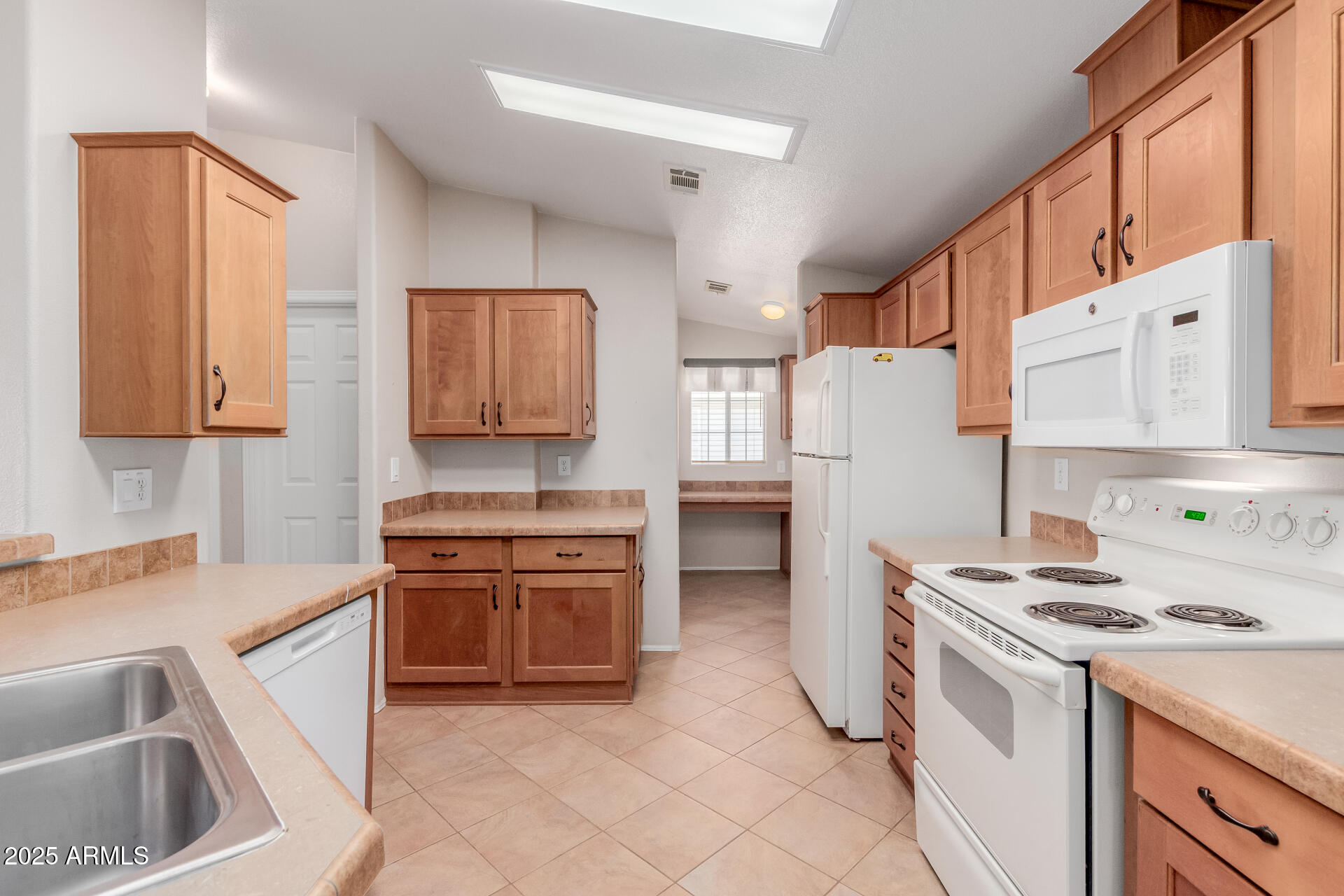 2550 South Ellsworth Road, Unit 366 Mesa, AZ 85209 - Photo 9 of 27 a kitchen with granite countertop a sink stove and refrigerator