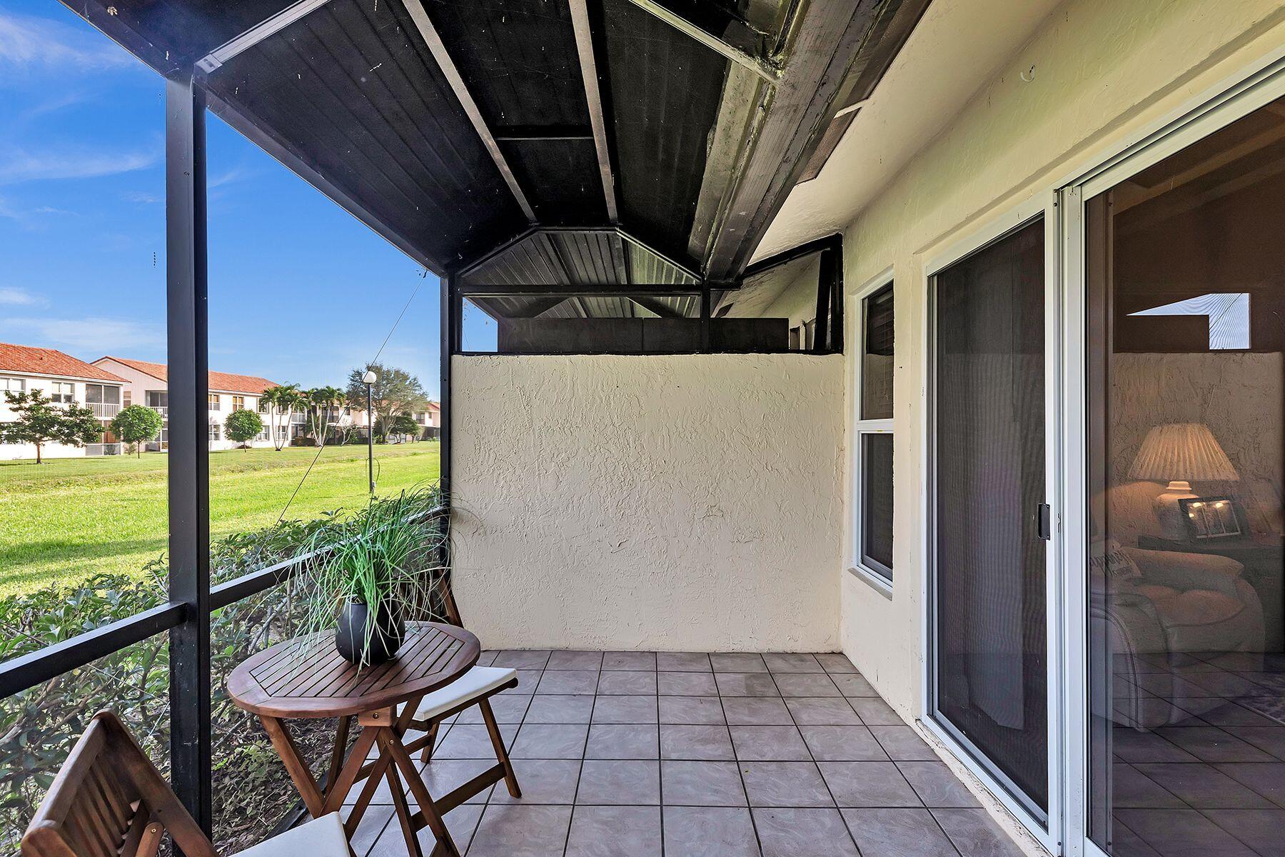 8693 Sunbird Place Boca Raton, FL 33496 - Photo 29 of 37 Privacy Wall