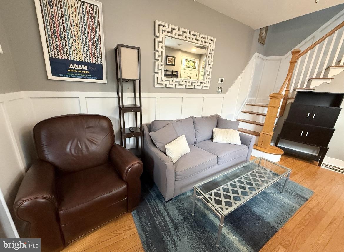 512 Fitzwater Street, Unit R Philadelphia, PA 19147 - Photo 5 of 27 Living Room