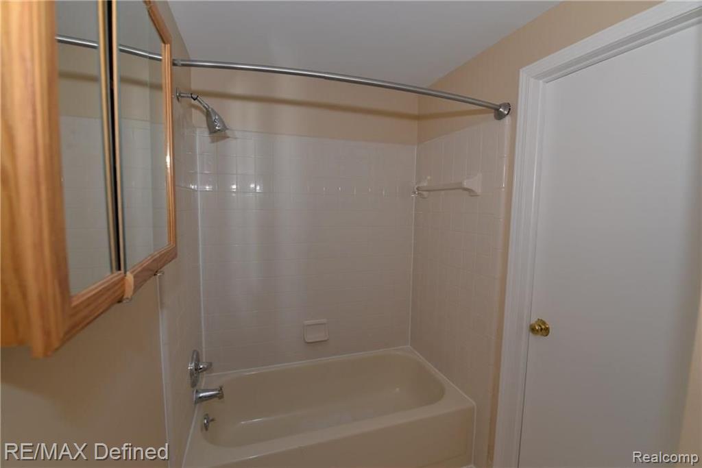 185 Fraser Street Rochester, MI 48307 - Photo 30 of 34