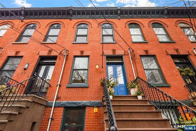 $2,500,000 | 210 13th Street, Hoboken, NJ 07030