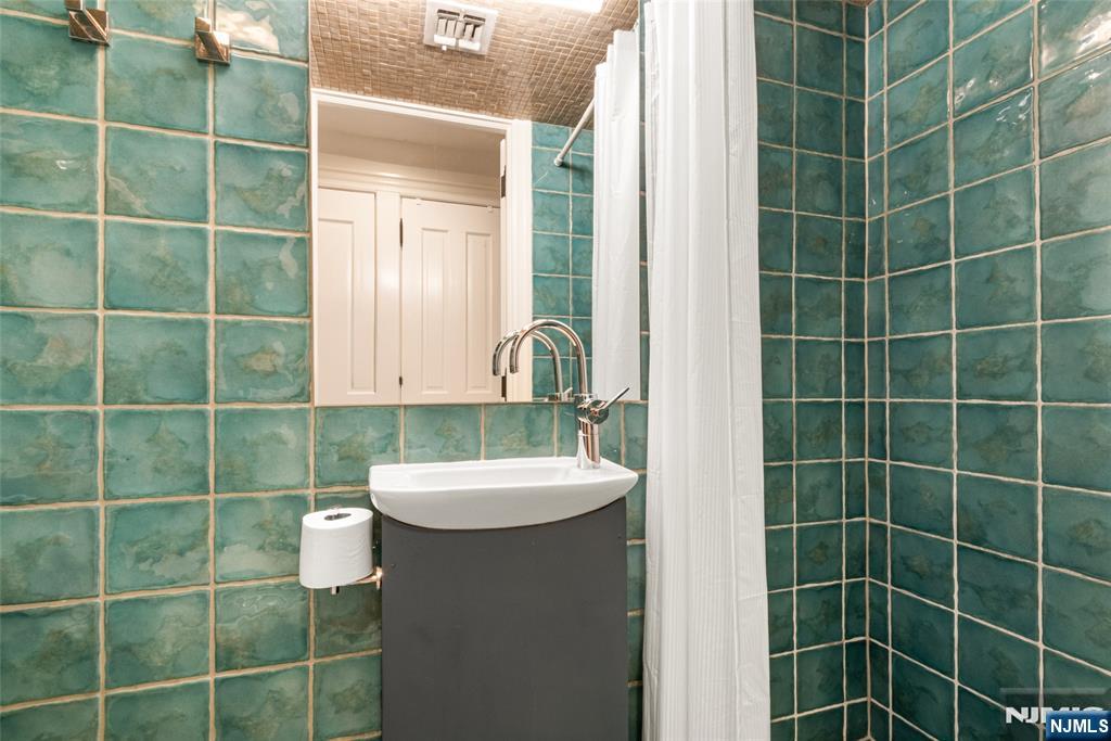 210 13th Street Hoboken, NJ 07030 - Photo 11 of 27