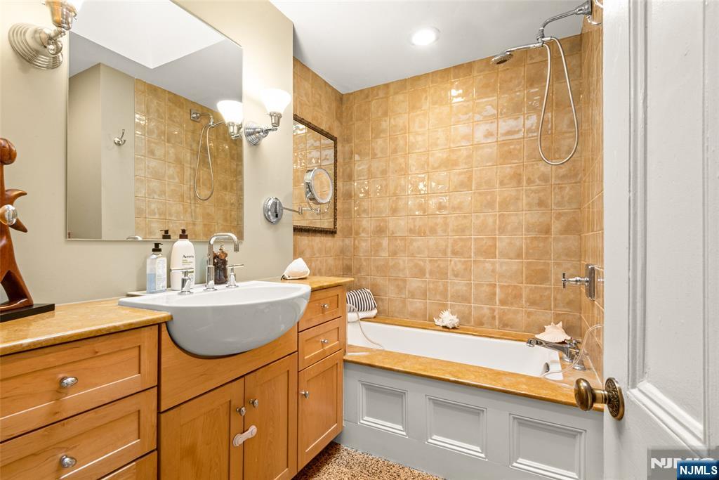 210 13th Street Hoboken, NJ 07030 - Photo 23 of 27