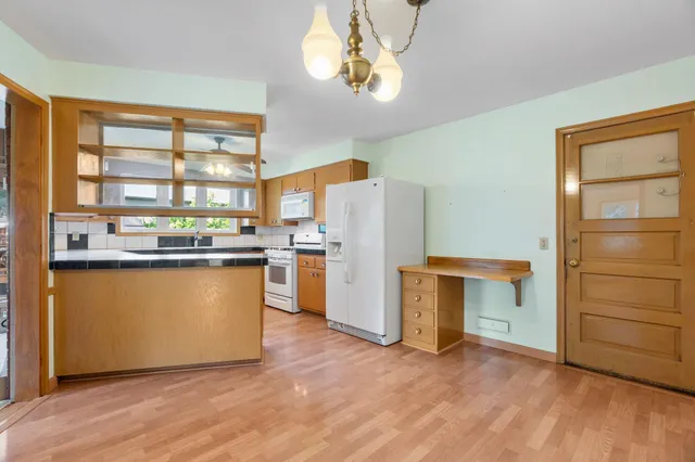 $590,000 | 3337 Decatur Lane, St. Louis Park, MN 55426