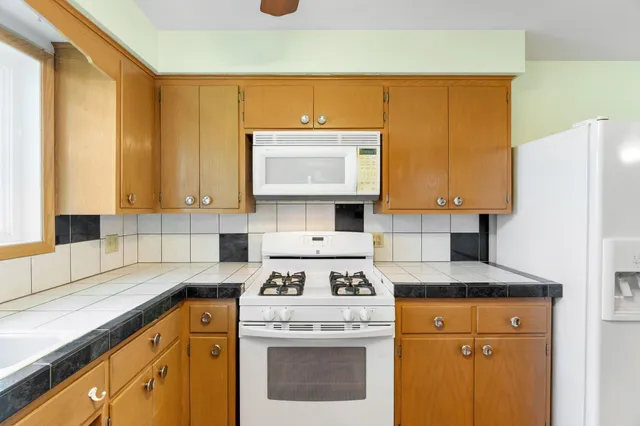 $590,000 | 3337 Decatur Lane, St. Louis Park, MN 55426