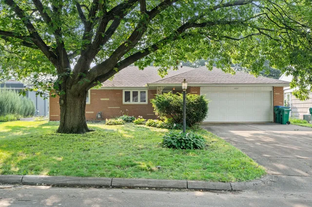 $590,000 | 3337 Decatur Lane, St. Louis Park, MN 55426