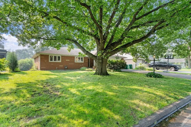 $590,000 | 3337 Decatur Lane, St. Louis Park, MN 55426