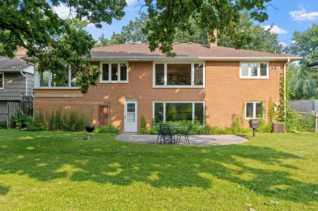 $590,000 | 3337 Decatur Lane, St. Louis Park, MN 55426