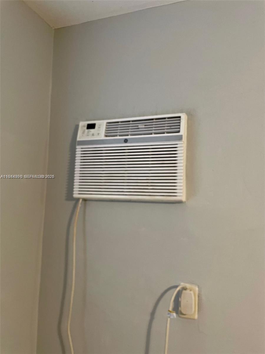 951 Southwest 9th Street Miami, FL 33130 - Photo 11 of 11 a close up of a sink