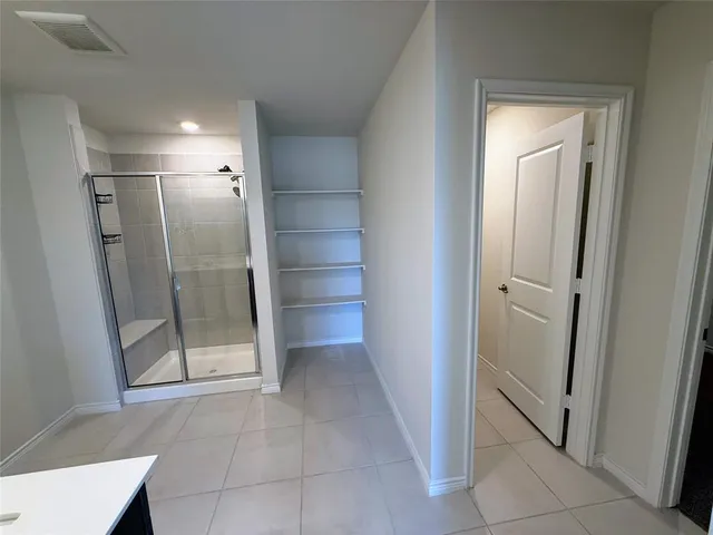 a view of entryway with bathroom