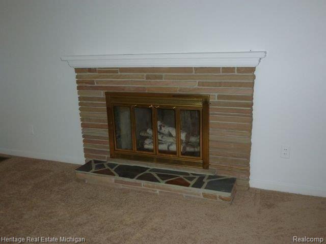 LIVINGROOM FIREPLACE.jpg