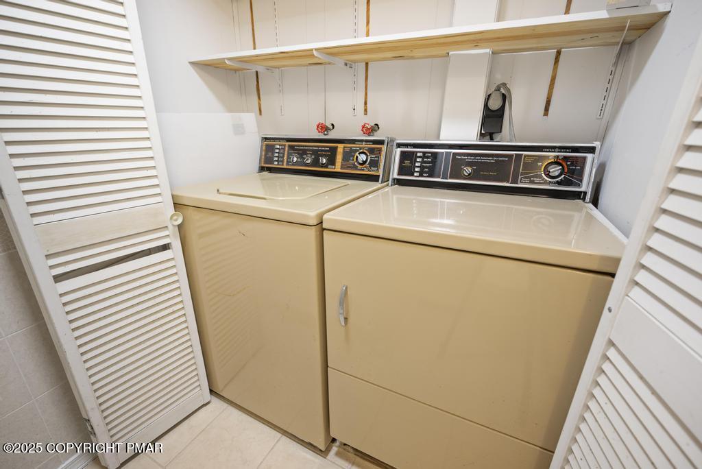 136 Netcong Circle Pocono Lake, PA 18347 - Photo 22 of 40 a utility room with dryer and washer