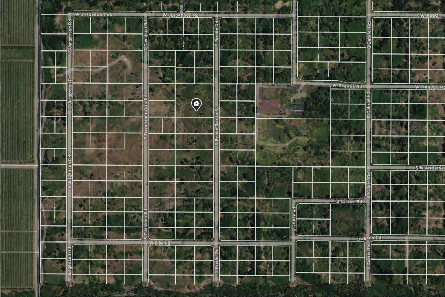 1124 South Brodie Road Avon Park, FL 33825 - Photo 1 of 1 a view of a room and a window