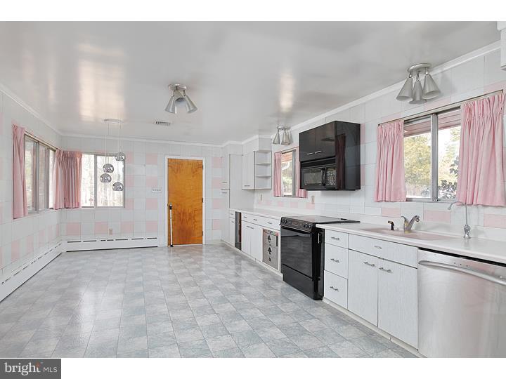 199 Timberman Road Alloway, NJ 08098 - Photo 3 of 25 Kitchen