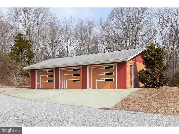 199 Timberman Road Alloway, NJ 08098 - Photo 23 of 25 Garage