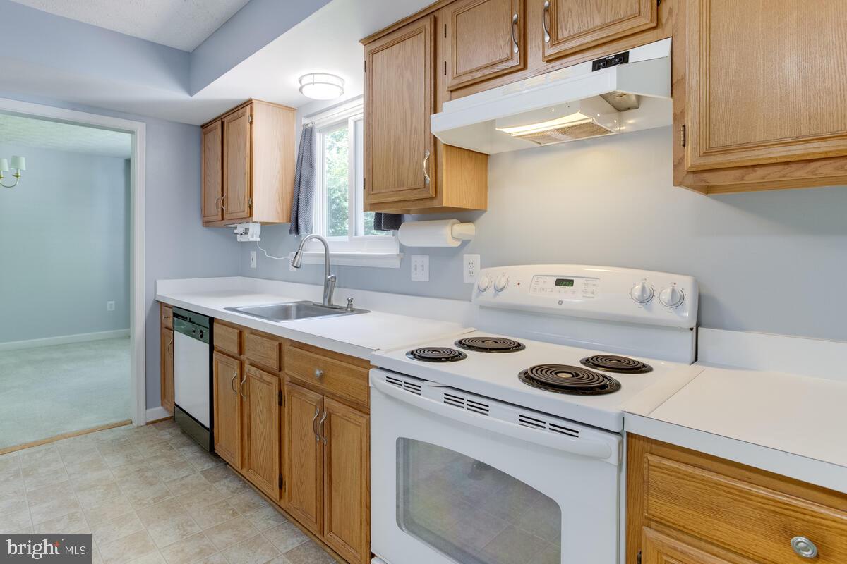 6402 Hanover Crossing Way Hanover, MD 21076 - Photo 15 of 49 Kitchen