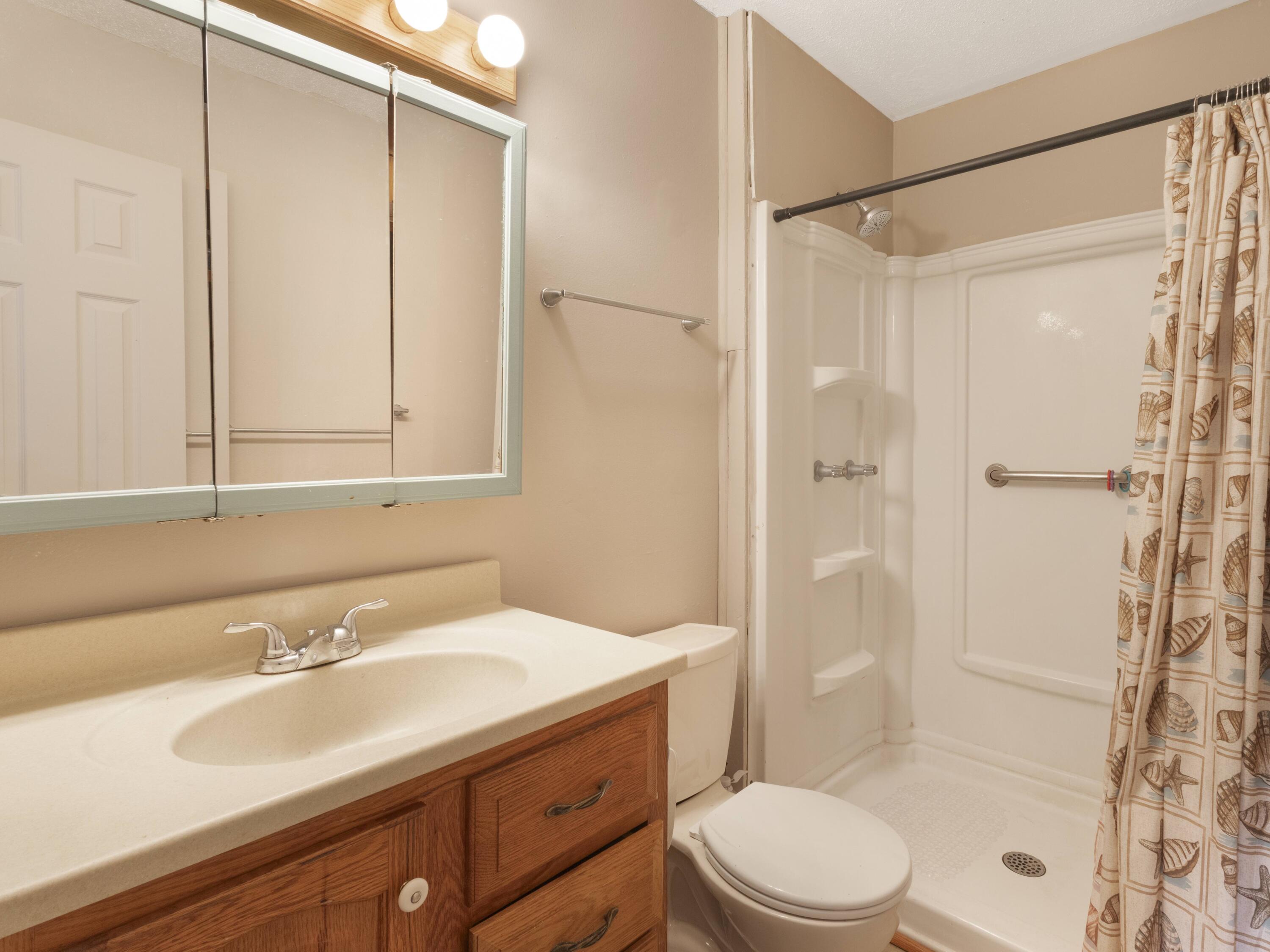 141 Fernery Road, Unit H3 Lakeland, FL 33809 - Photo 19 of 27 Primary Bathroom