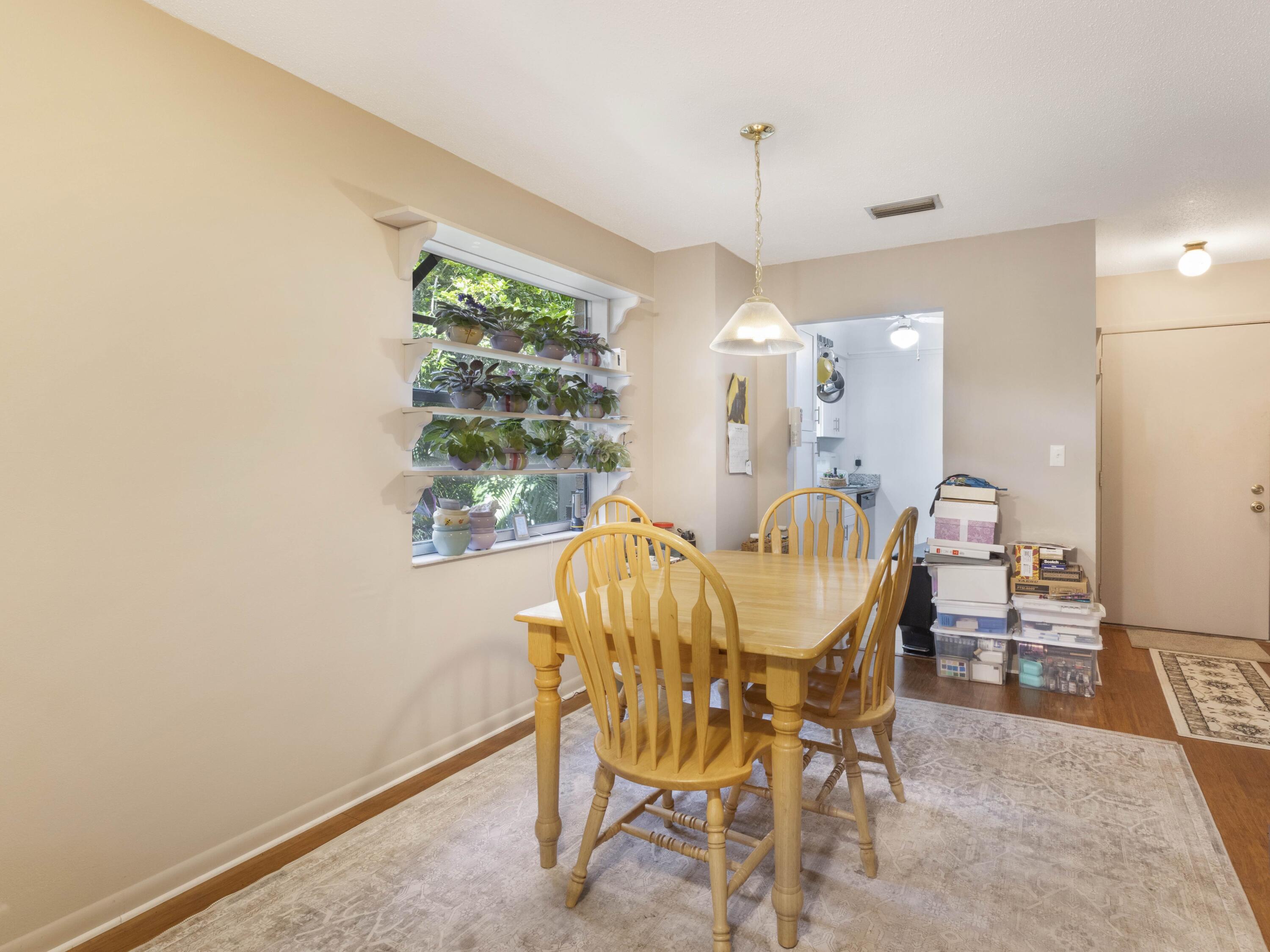 141 Fernery Road, Unit H3 Lakeland, FL 33809 - Photo 8 of 27 Dining