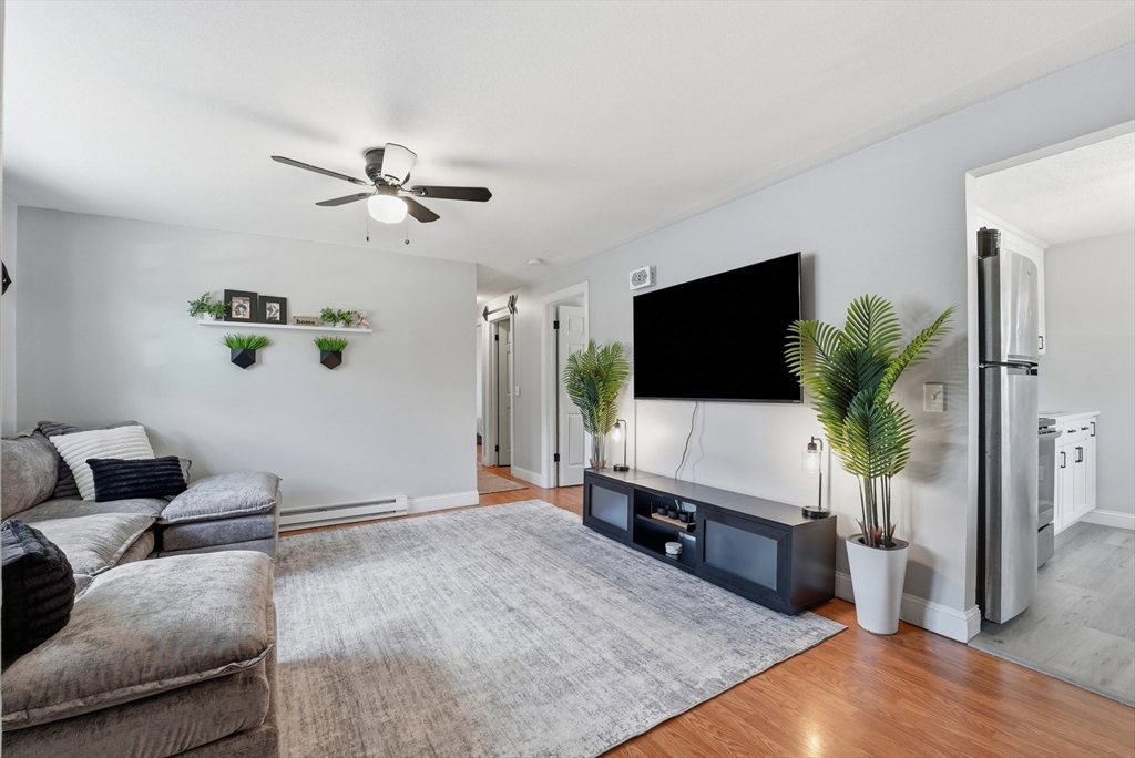 445 Old Field Road Chicopee, MA 01013 - Photo 4 of 39