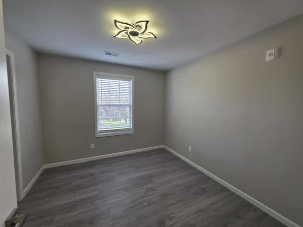$1,395 | 543 Peachers Mill Road, Unit 214, Clarksville, TN 37042