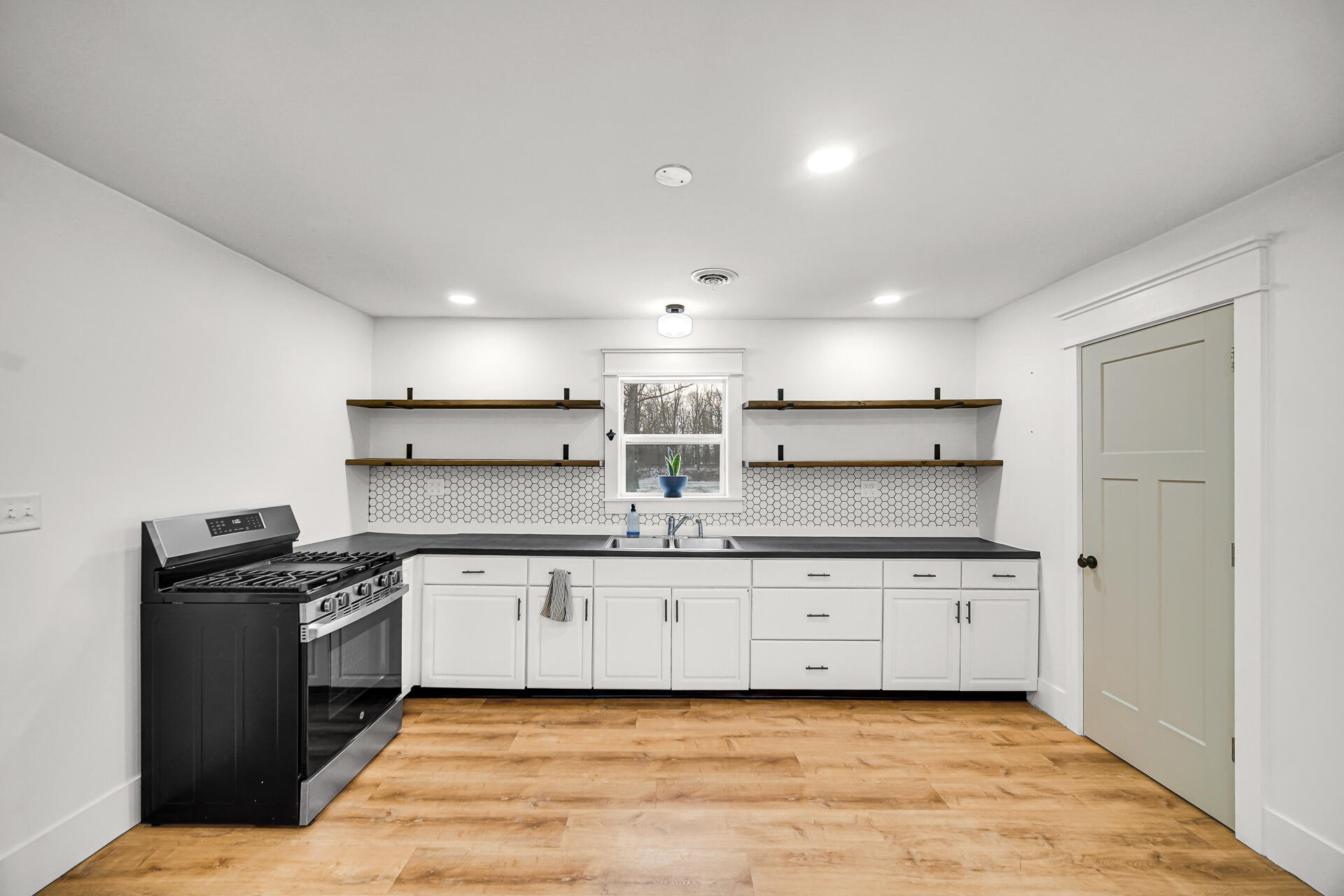 1411 West Beam Street Chesterton, IN 46304 - Photo 9 of 20 1920x1280