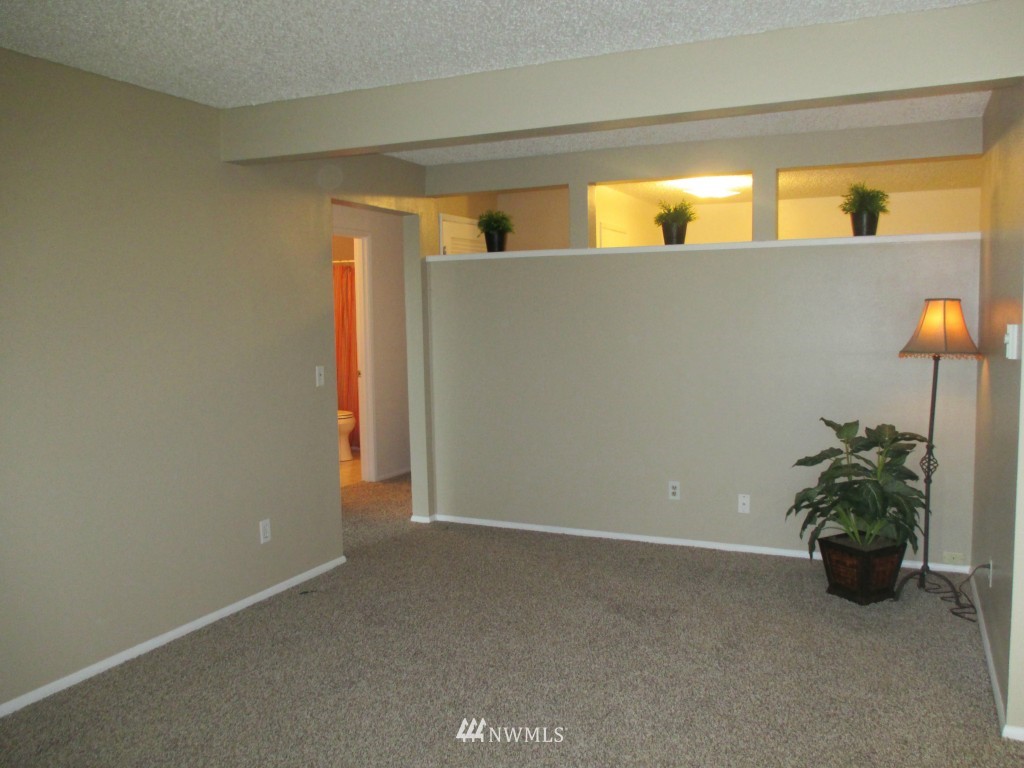 335 Heather Road, Unit 306 Everett, WA 98203 - Photo 3 of 21