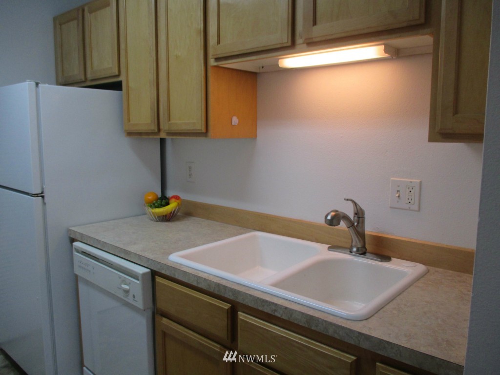 335 Heather Road, Unit 306 Everett, WA 98203 - Photo 9 of 21