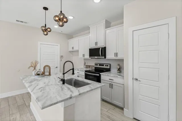 $1,950 | 5506 Cold Water Trail, Granbury, TX 76048