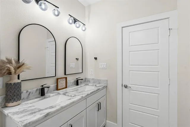 $1,950 | 5506 Cold Water Trail, Granbury, TX 76048