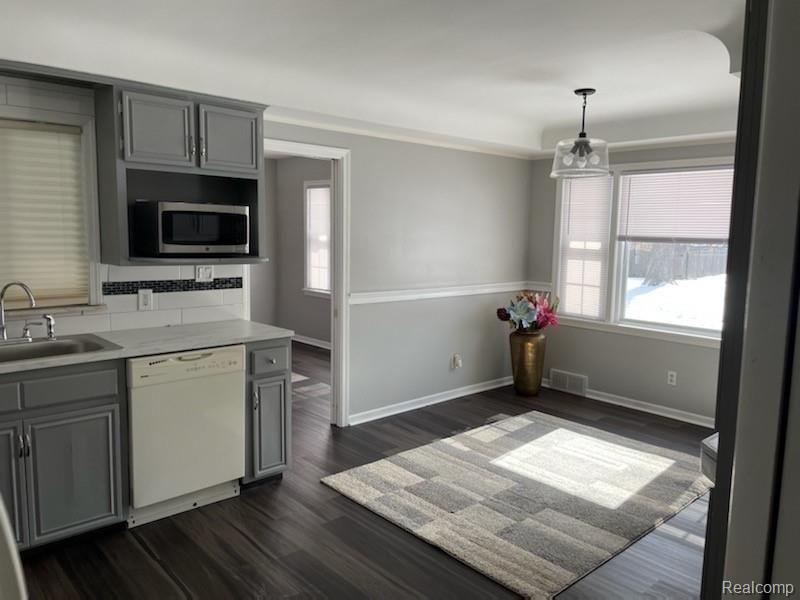 14067 Trenton Road Southgate, MI 48195 - Photo 9 of 23