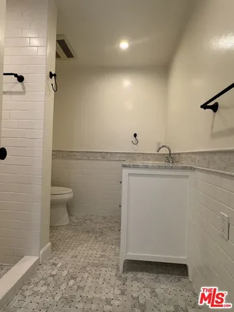 $2,200 | 26707 Oak Crossing Road, Unit A, Newhall, CA 91321