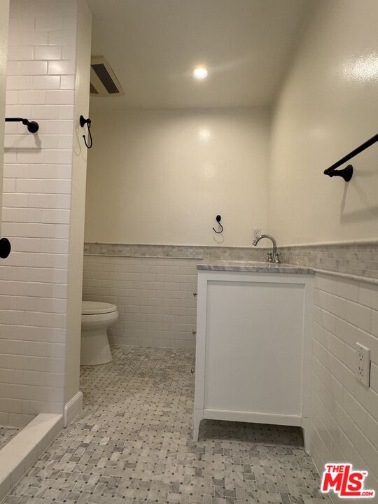 26707 Oak Crossing Road, Unit A Newhall, CA 91321 - Photo 11 of 16