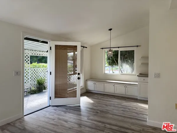 $2,200 | 26707 Oak Crossing Road, Unit A, Newhall, CA 91321